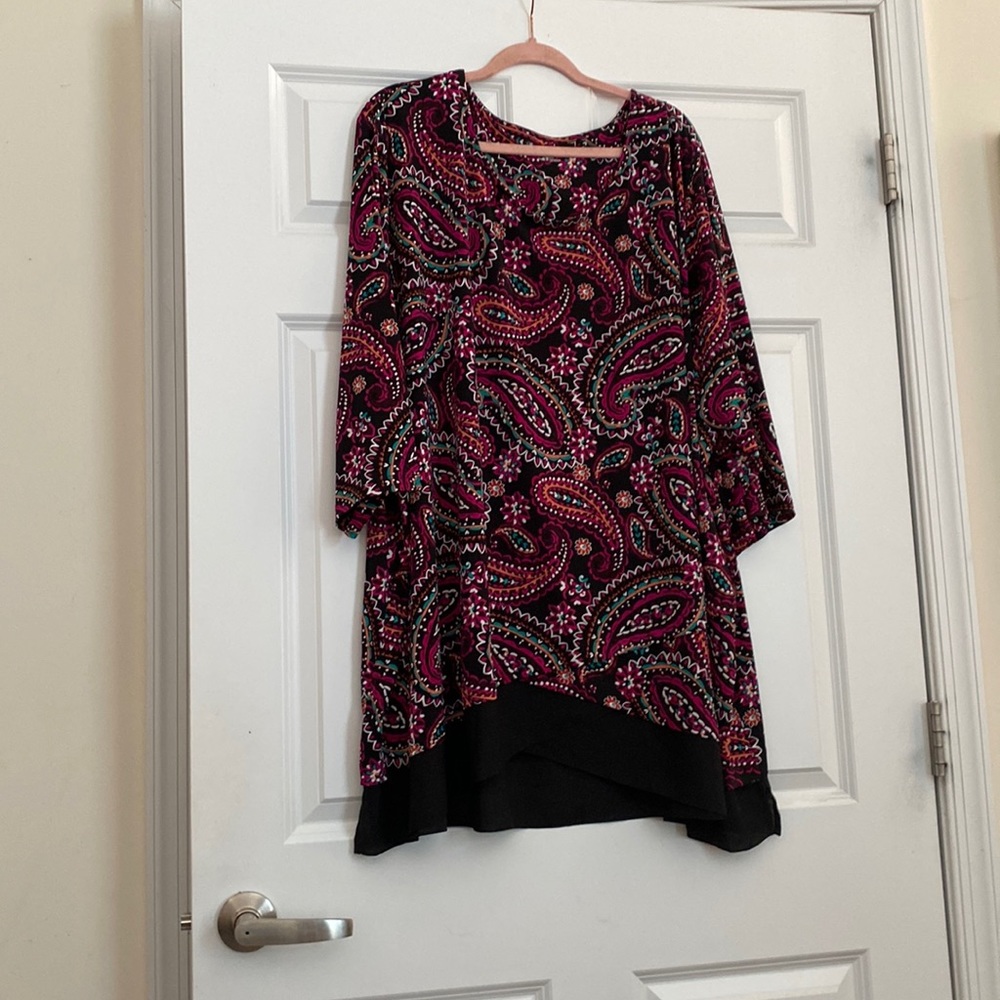 Plus size Black paisley print with chiffon bottom.